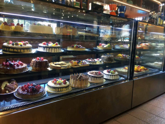 Refrigerador comercial del escaparate de la torta de la capacidad grande con 2 estantes de cristal superiores