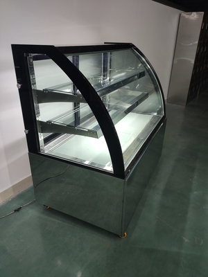 Gabinete de exhibición refrigerado del restaurante con los estantes de cristal ajustables