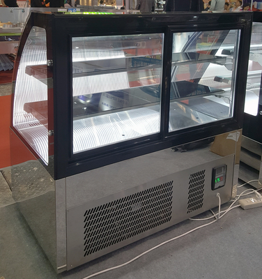 Refrigerador enchufable del escaparate de la exhibición de la torta con Front Glass esmaltado triple